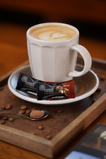 HELLMA Amandes enrobées de cacao, boîte de dégustation
