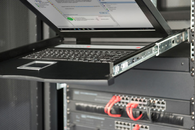 DIGITUS 19" Konsole mit KVM Switch, 16 Port, mit TFT Monitor
